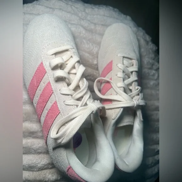 Adidas - Picture 2 of 6